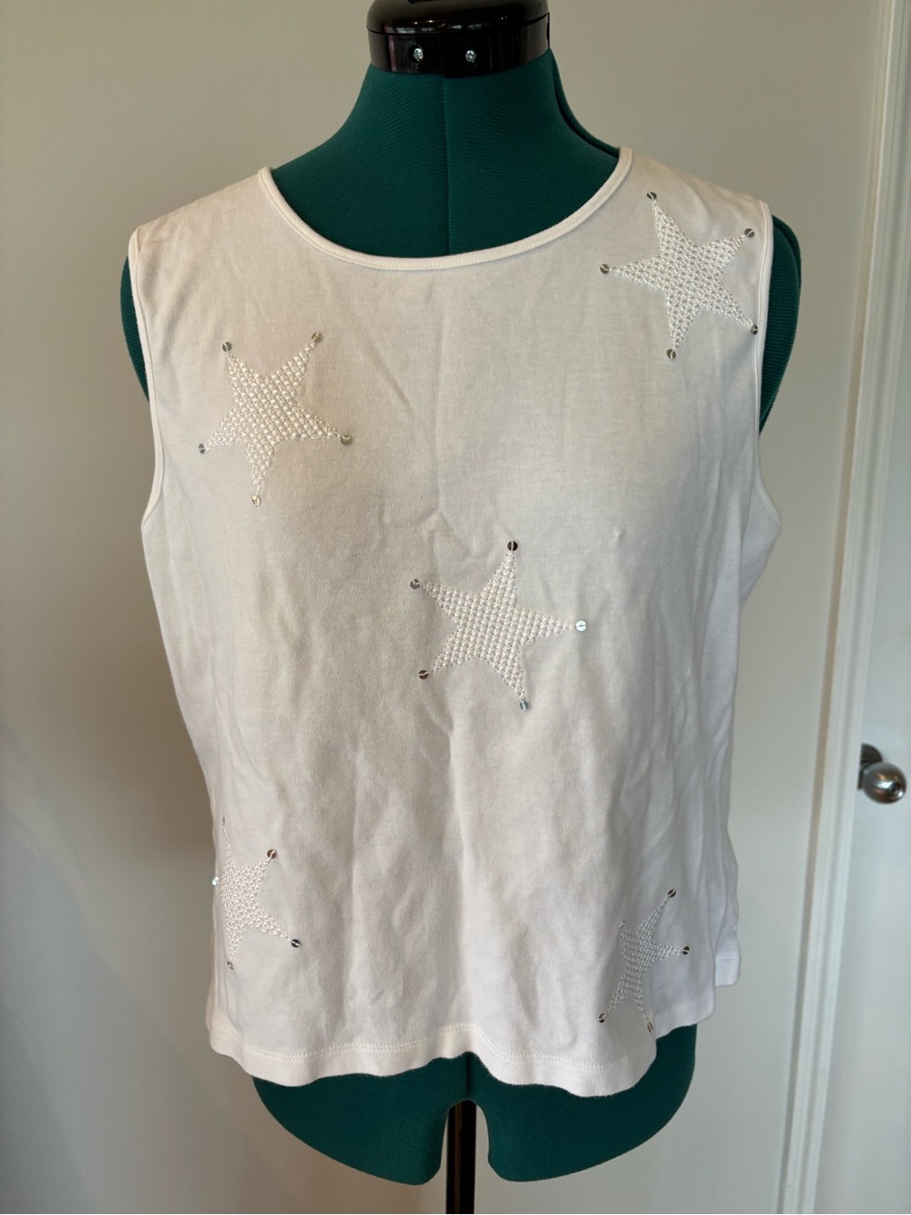 Norton McNaughton Vintage White Sleeveless Star Embellished Top, large GUC